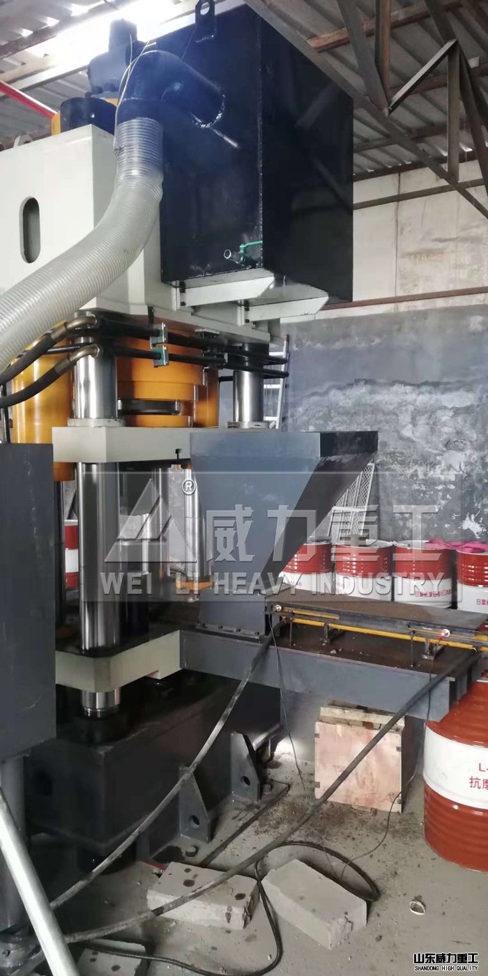 牛羊舔砖液压机自动送料装置