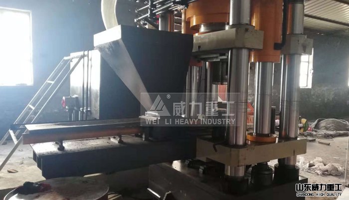 鱼饵压块使用的自动送料装置