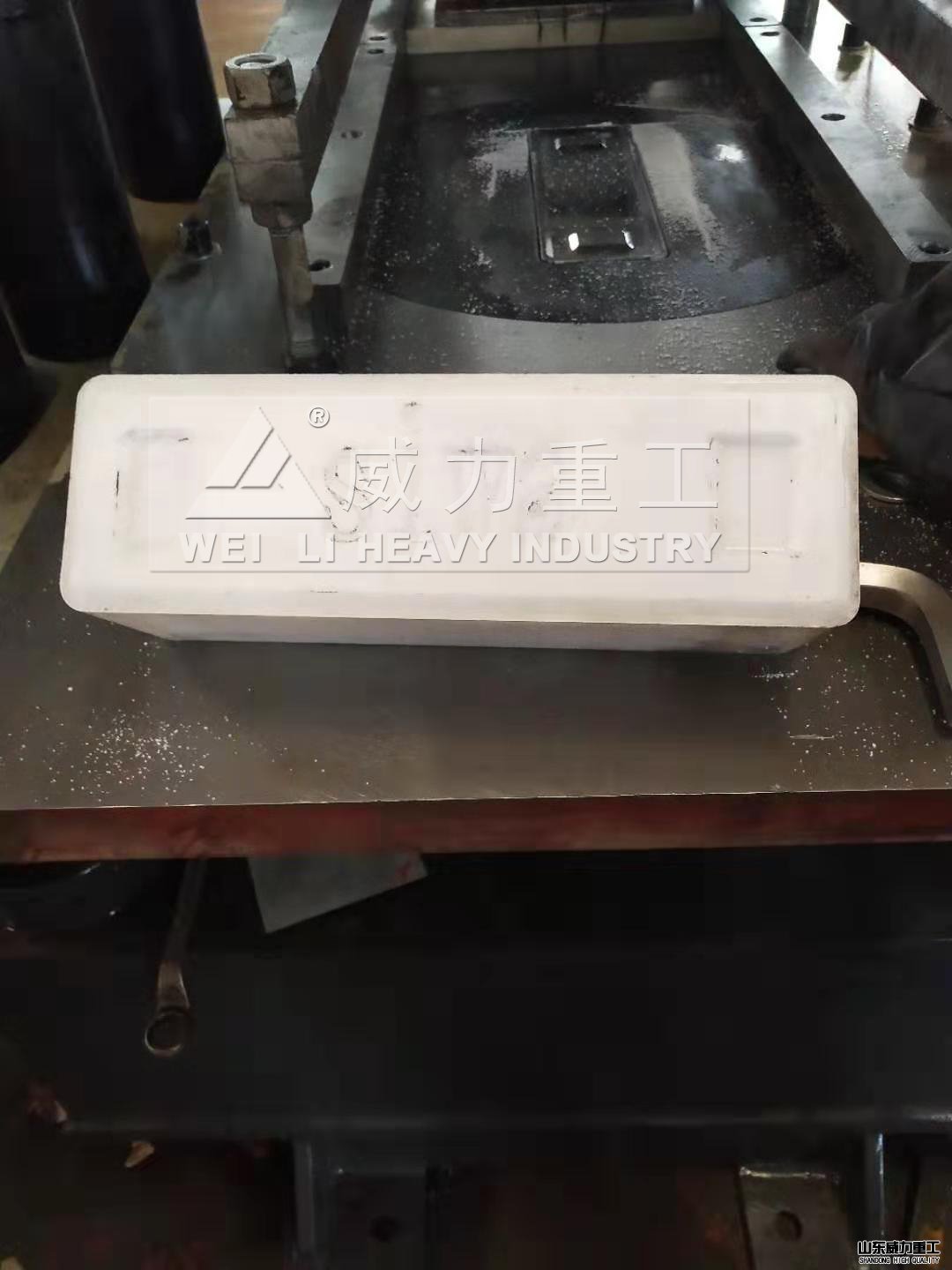 盐砖液压机加工盐砖成品