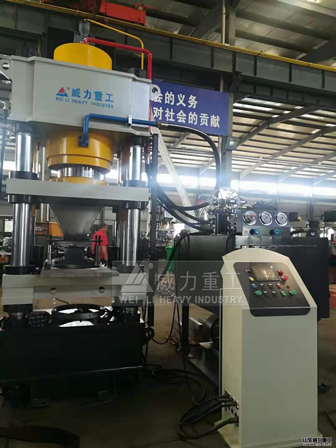 盐砖液压机带自动上下料