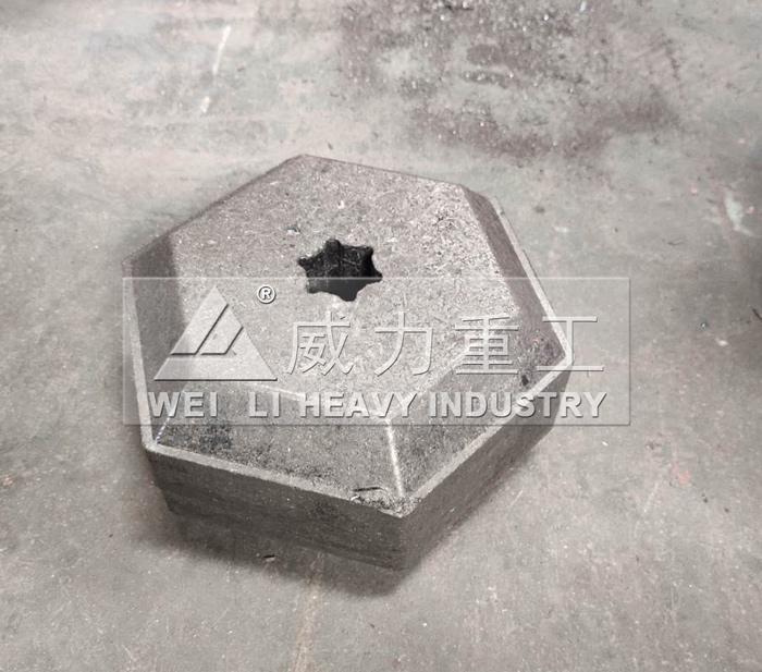 四柱液压机压制铁粉块
