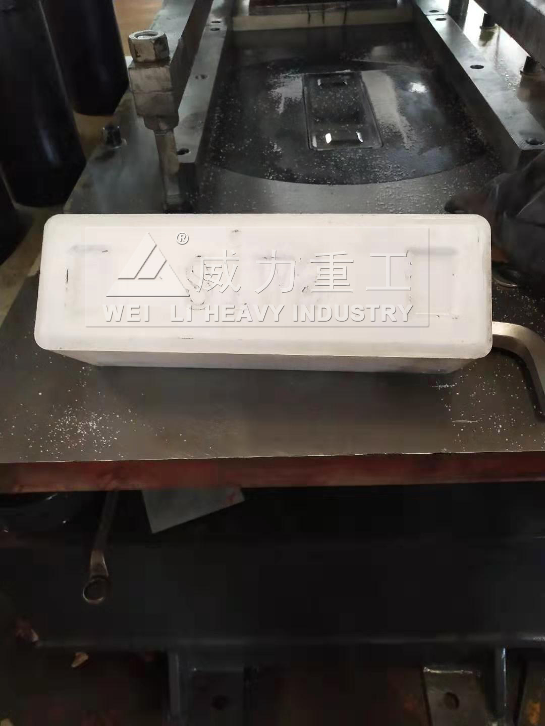 四梁四柱盐砖成型液压机