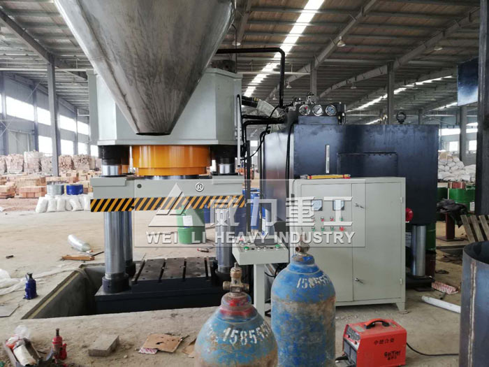 山东威力重工耐火砖液压机成品
